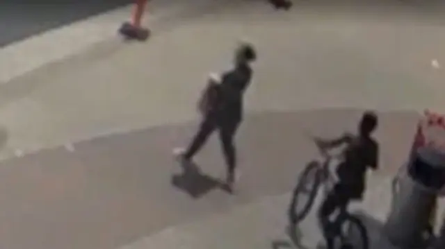 In the U.S., police are searching everywhere for a cyclist who harassed two women in a shopping mall.