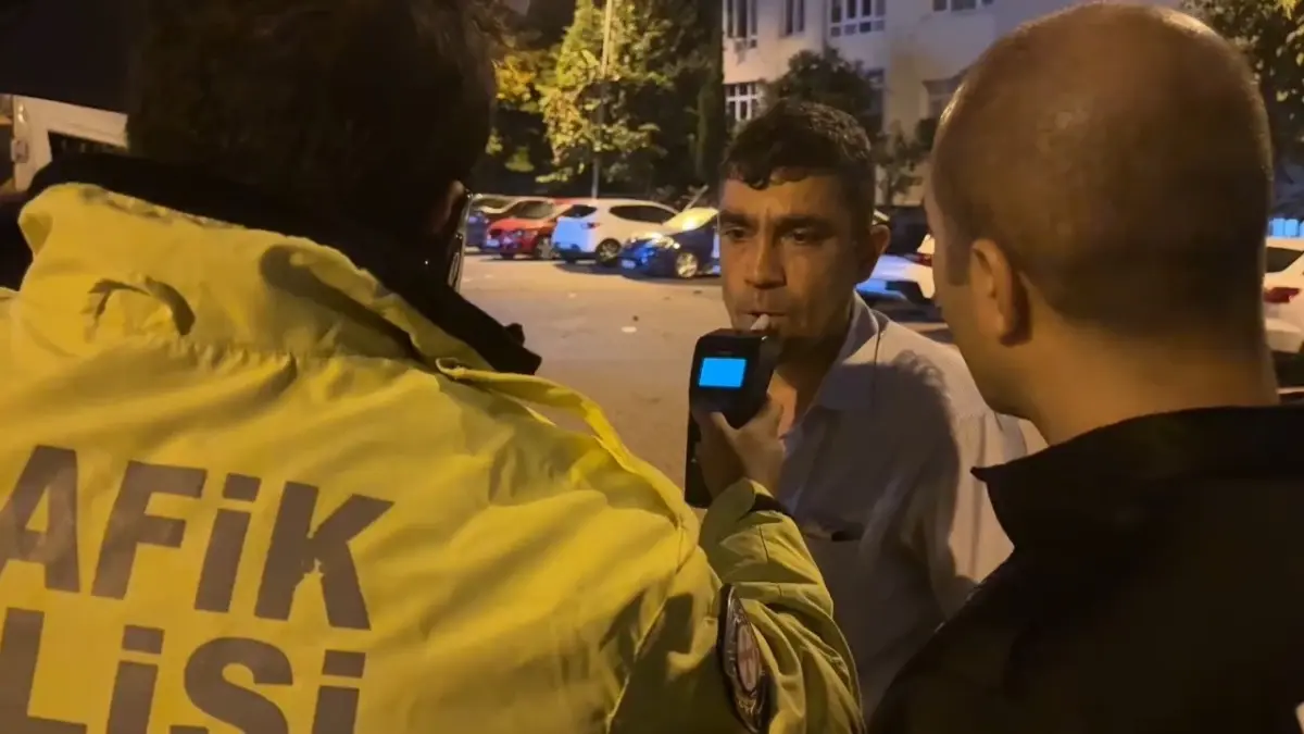 Polis Kaçmaya Çalışan Alkollü Sürücüyü Uyarı Ateşiyle Durdurdu