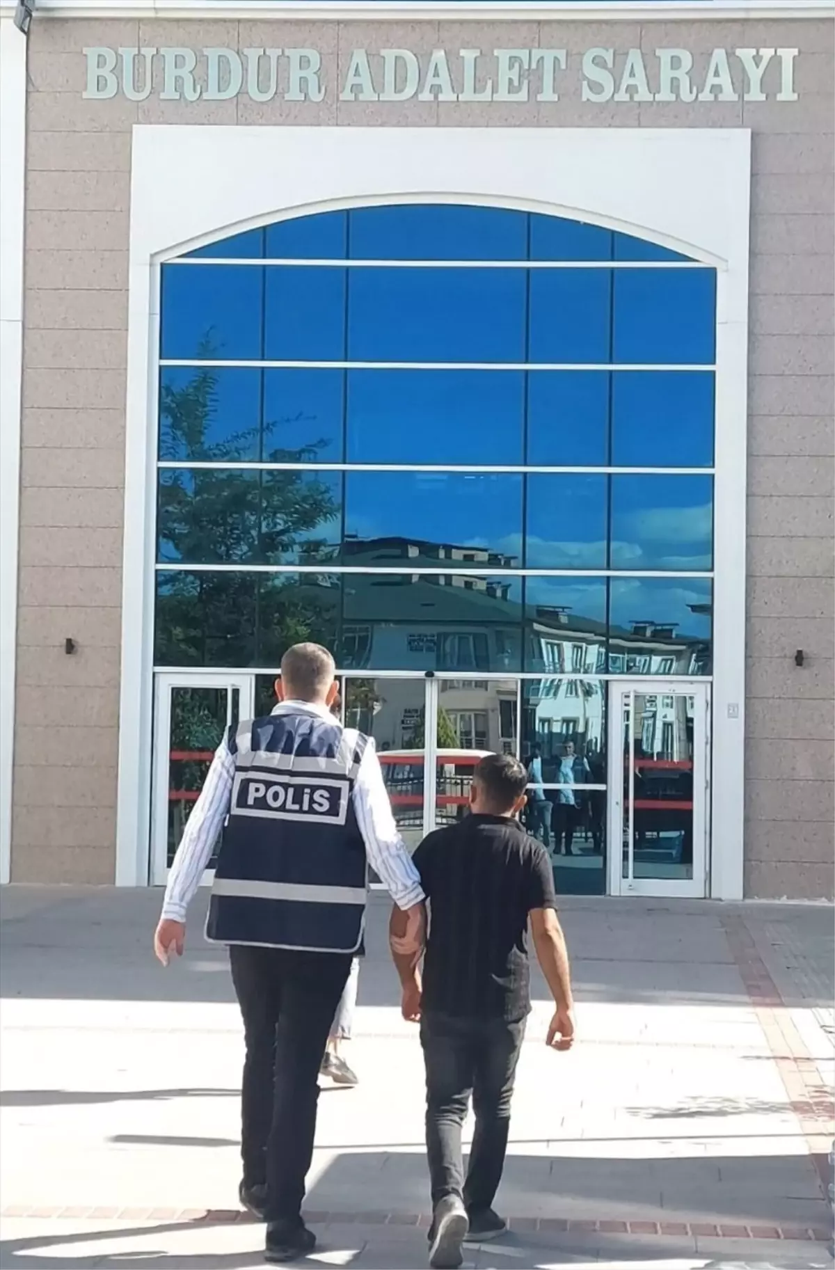 Burdur'da Sadaka Kutularından Para Çalan Zanlı Tutuklandı