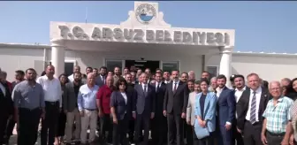 CHP Lideri Özgür Özel, İskenderun'daki Depremzede Okulunu Ziyaret Etti