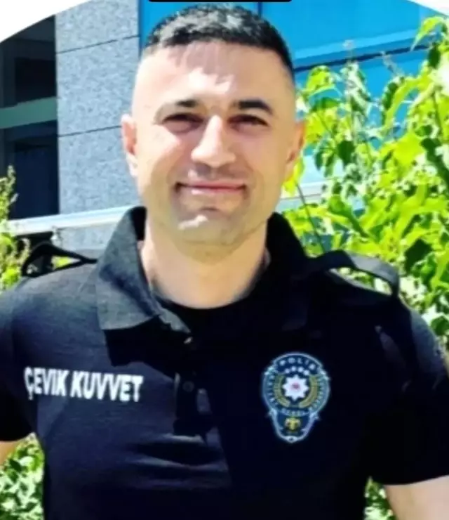 A police officer committed suicide in Erciş.