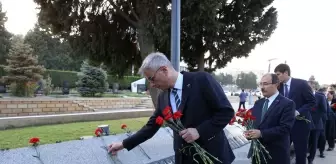 Sağlık Bakanı Kemal Memişoğlu, Bakü'de şehitlikleri ziyaret etti