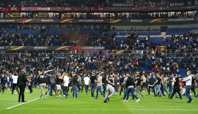 UEFA'dan Beşiktaş'a yasak geldi: Lyon maçında siyah-beyazlı taraftarlar olmayacak