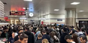 İstanbul'da Metro Turnikelerinde QR Kod Sorunu Yaşandı