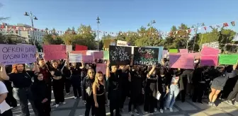 Burdur'da Öğrencilerden Kadına Yönelik Şiddet Protestosu