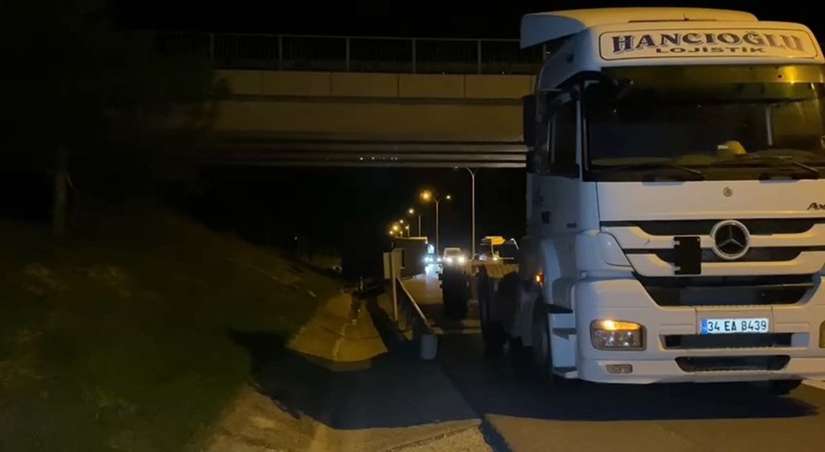 Silivri'de TIR Kazası: Trafik Kapatıldı