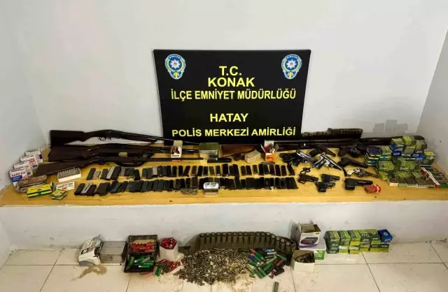 A large number of weapons were found in the home of a man who passed away at the age of 91 in Izmir.