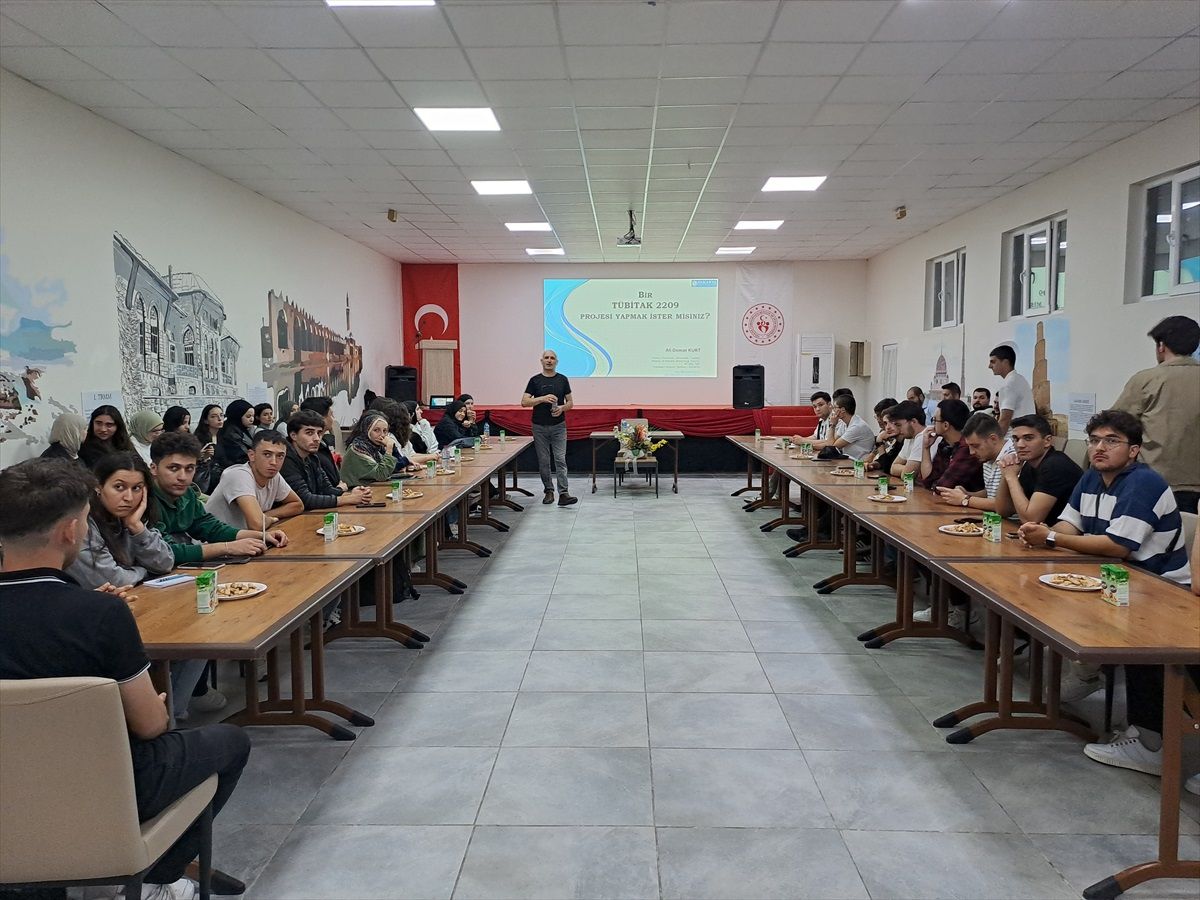 Sakarya'da Öğrencilere TÜBİTAK Proje Hazırlama Eğitimi