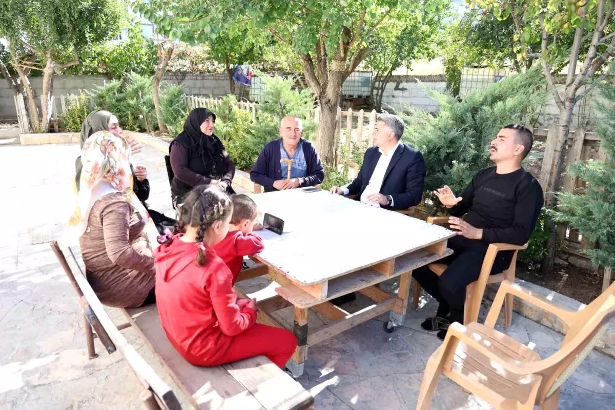 İşitme Engelli Aile Sessiz Hayatlarını Renkli Hale Getiriyor