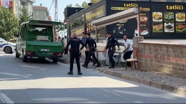 İstanbul'da asansör faciası: 25 yaşındaki kadın işçi feci şekilde can verdi. 

На русском языке: 

Трагедия с лифтом в Стамбуле: 25-летняя женщина-работник ужасно погибла.