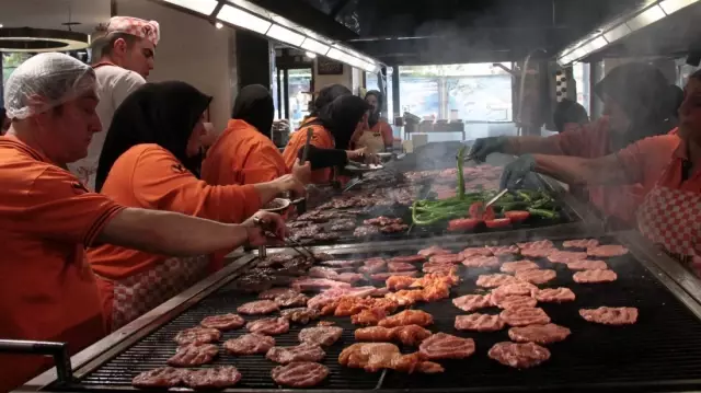 The meatball seller Yusuf, who feeds citizens pork, is selling his products under the name 