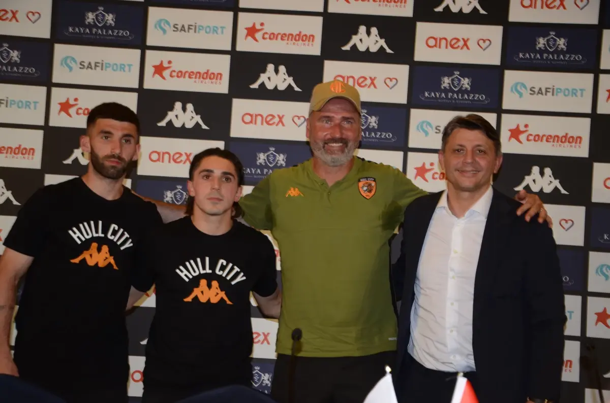 Abdülkadir Ömür: İngiltere'de insanların bizim futbol anlayışımıza saygı gösterdiğini düşünüyorum