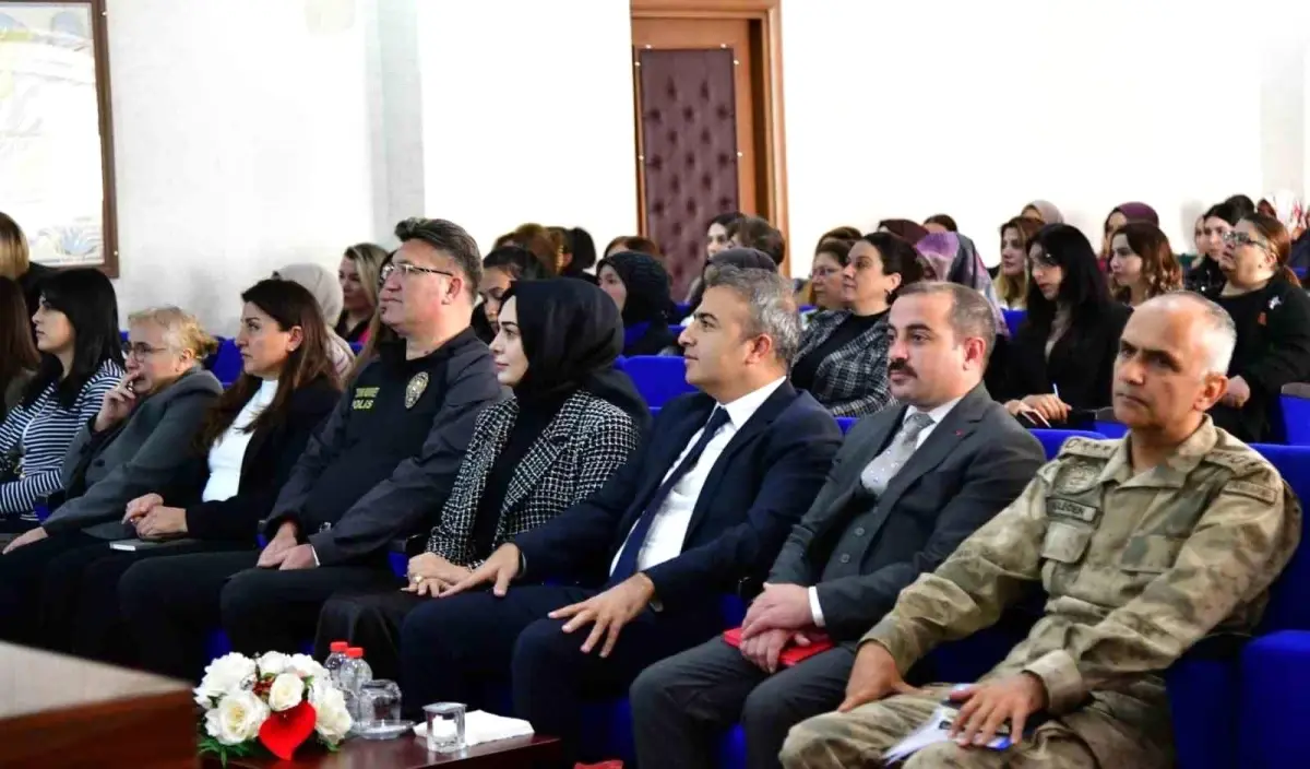 Ardahan'da 'En İyi Narkotik Polisi Anne' Semineri Düzenlendi