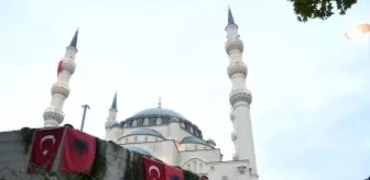 Arnavutluk sokakları Cumhurbaşkanı Erdoğan'ın ziyareti öncesi bayraklarla donatıldı