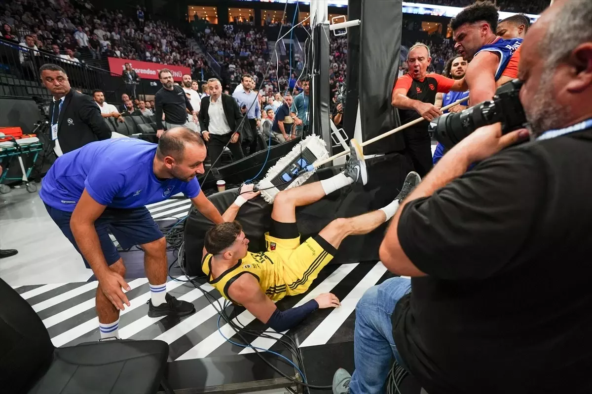 Fenerbahçe Beko, Anadolu Efes'i Deplasmanda Yendi