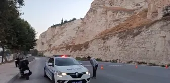 Birecik'te Heyelan Sebebiyle Ulaşım Kontrollü Sağlanıyor