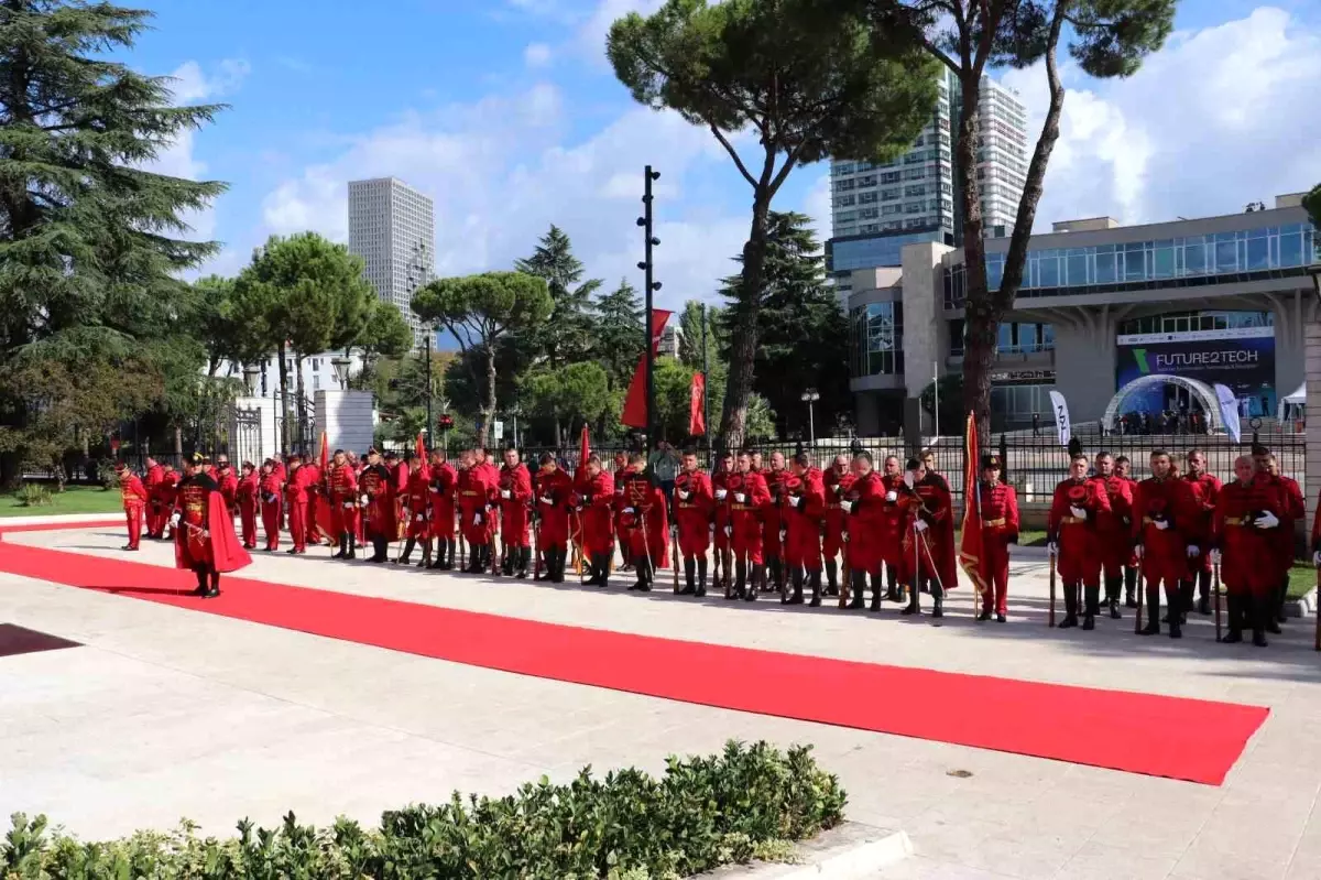 Cumhurbaşkanı Erdoğan, Arnavutluk'ta resmi törenle karşılandı
