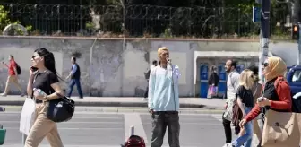 İstanbul Boğazı'nda İranlı Müzisyen Human Ghasemnataj Fokoloei'nin Sokak Performansları