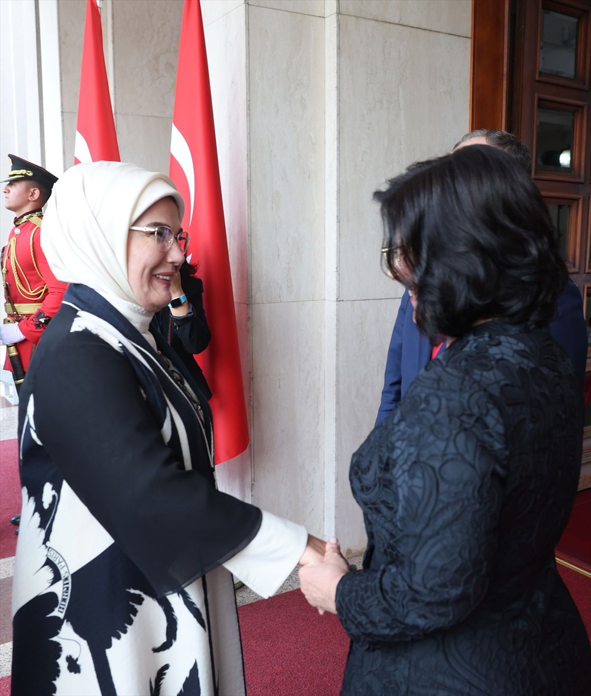 Emine Erdoğan, Arnavutluk Cumhurbaşkanı Bayram Begay'ın eşi Armanda Begay ile görüştü