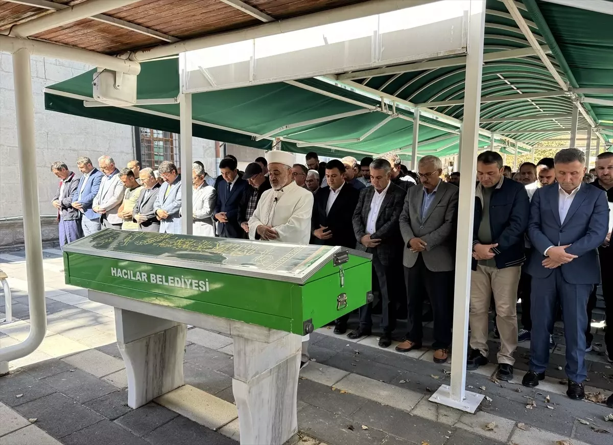 Kayseri'de Trafik Kazasında Hayatını Kaybeden Öğretmen Son Yolculuğuna Uğurlandı