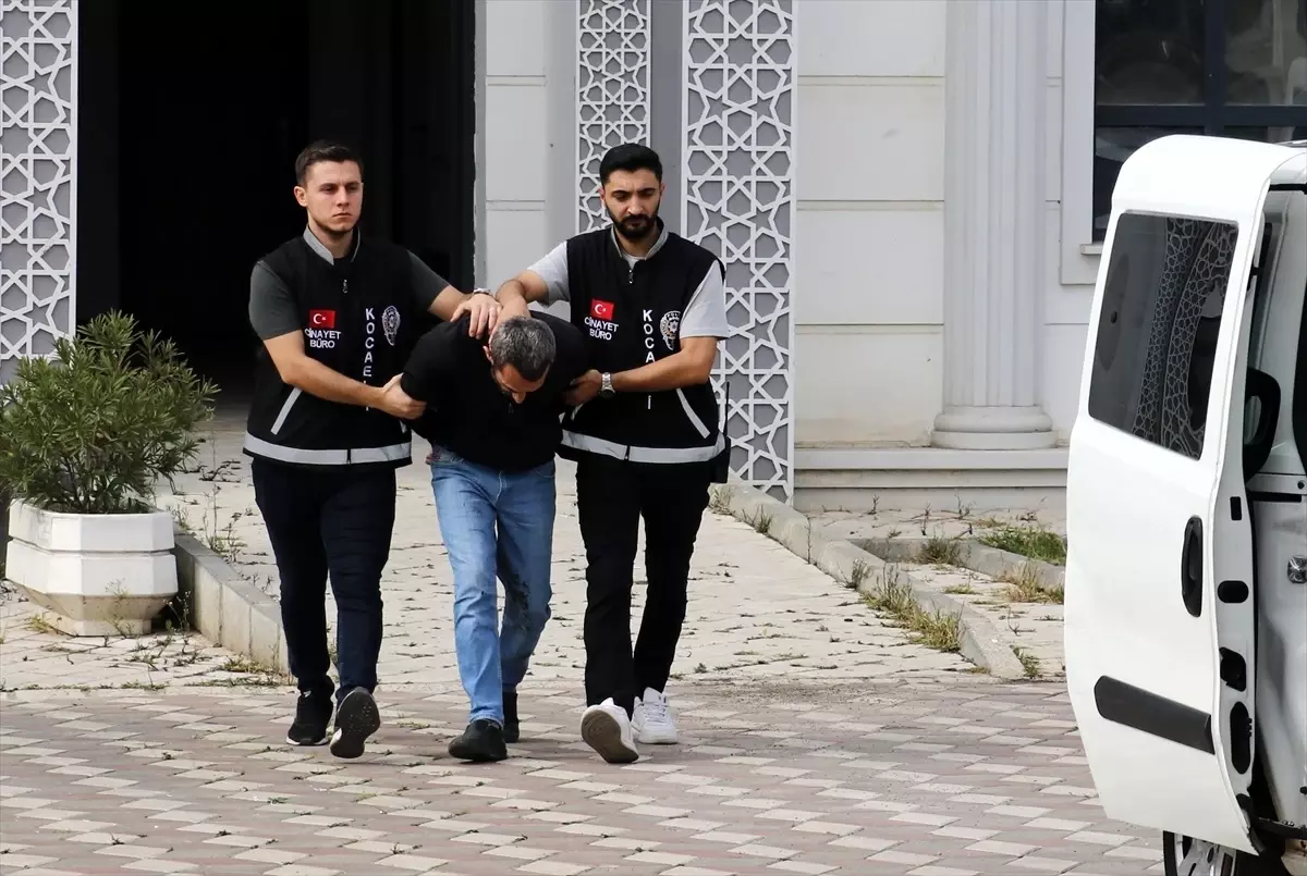 Karamürsel'de Otobüste Bıçakla Cinayet: Zanlı Yakalandı