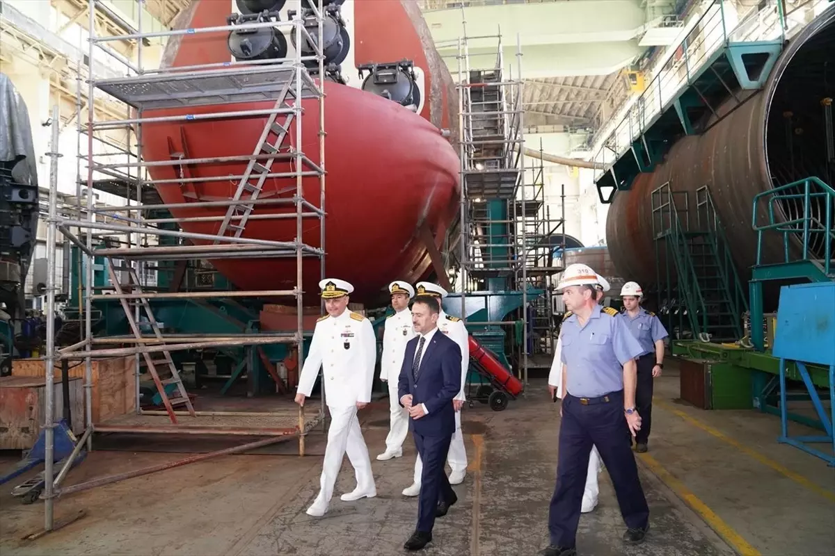 Kocaeli Valisi İlhami Aktaş, Gölcük Tersane Komutanlığı'nı Ziyaret Etti