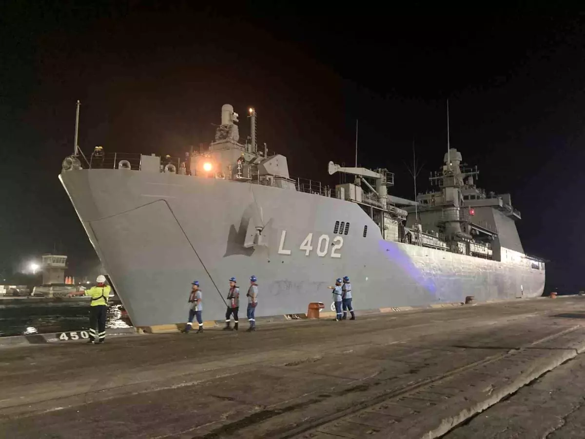 Lübnan'dan tahliye operasyonu: Deniz Kuvvetlerine ait ilk gemi Mersin'e ulaştı