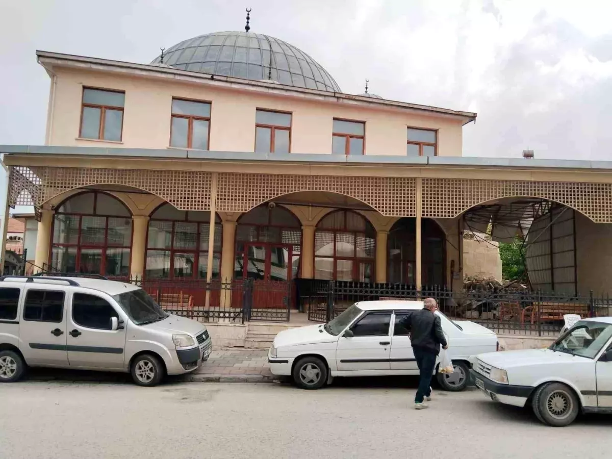 Malatya'daki İki Cami Restorasyon Çalışmaları Devam Ediyor