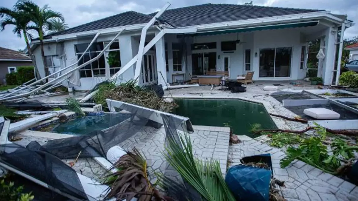 Milton kasırgası Florida'da hayatı felç etti! 2 milyon kişi elektriksiz kaldı