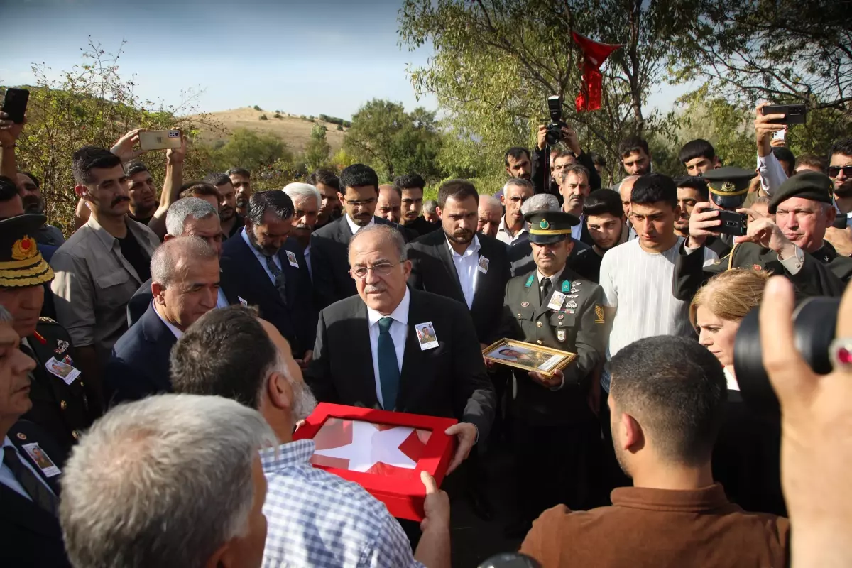 Pençe-Kilit şehidi Elazığ'da toprağa verildi (2)