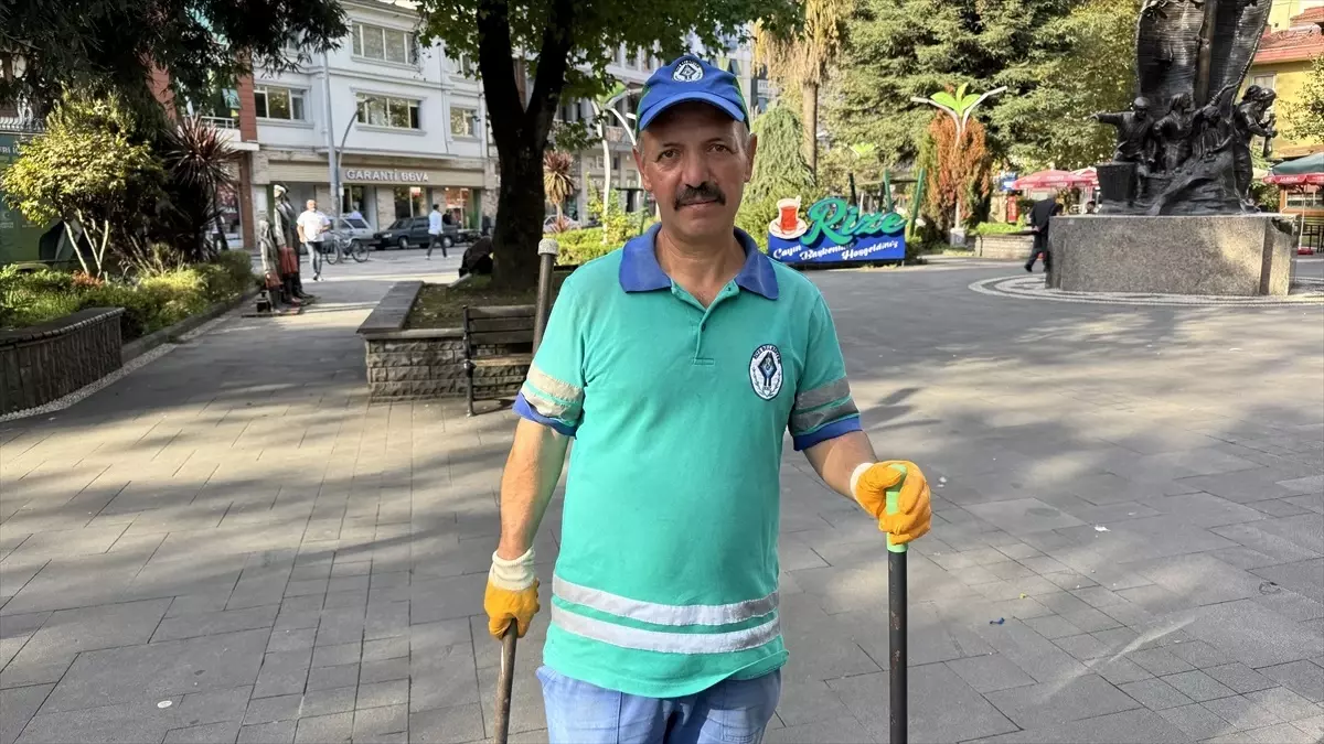 Rize Belediyesi'nden Temizlik Personeline Duygu Dolu Doğum Günü Kutlaması