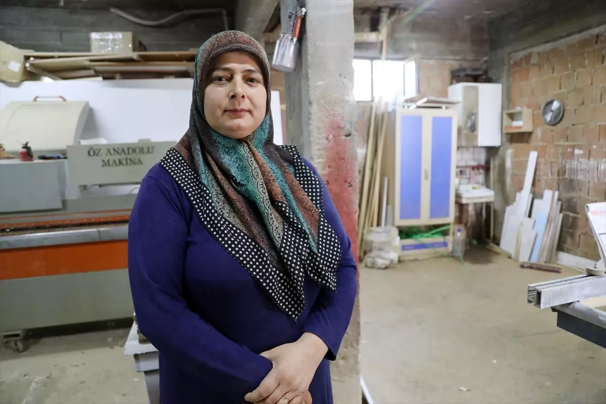Kadın Mobilya Ustası Esra Tuncer, Eşine Destek Oluyor