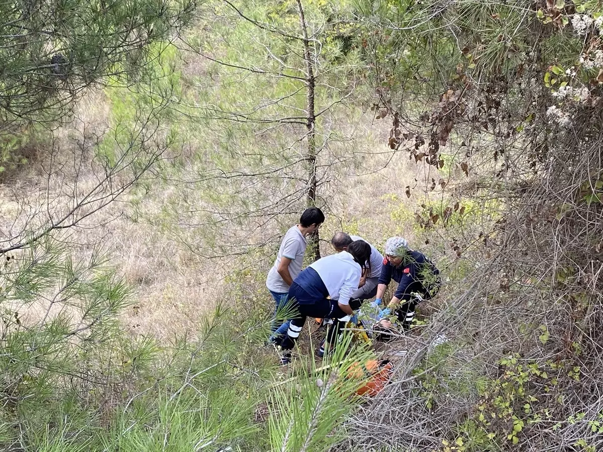 Taraklı'da Motosiklet Şarampole Devrildi: Sürücü Hastaneye Kaldırıldı