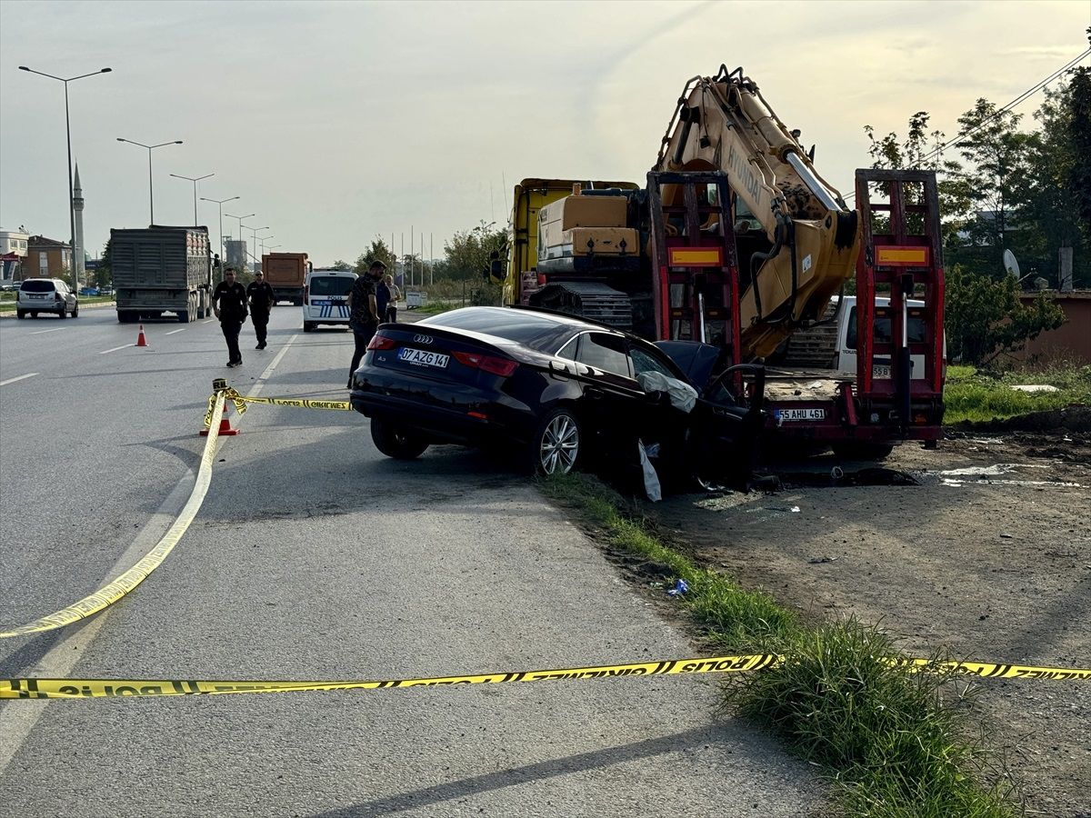 Samsun'da Park Halindeki Tıra Çarpan Otomobilin Sürücüsü Hayatını Kaybetti