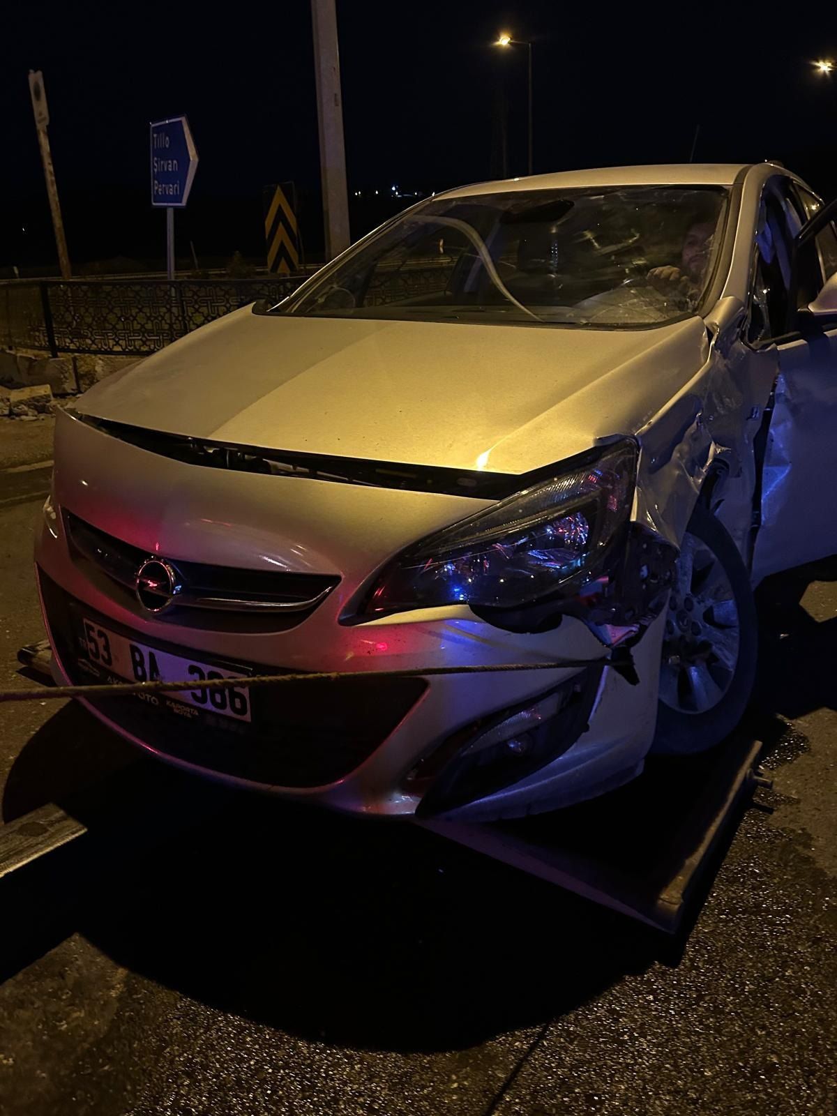 Siirt'te İki Otomobilin Çarpıştığı Kazada 2 Sürücü Yaralandı