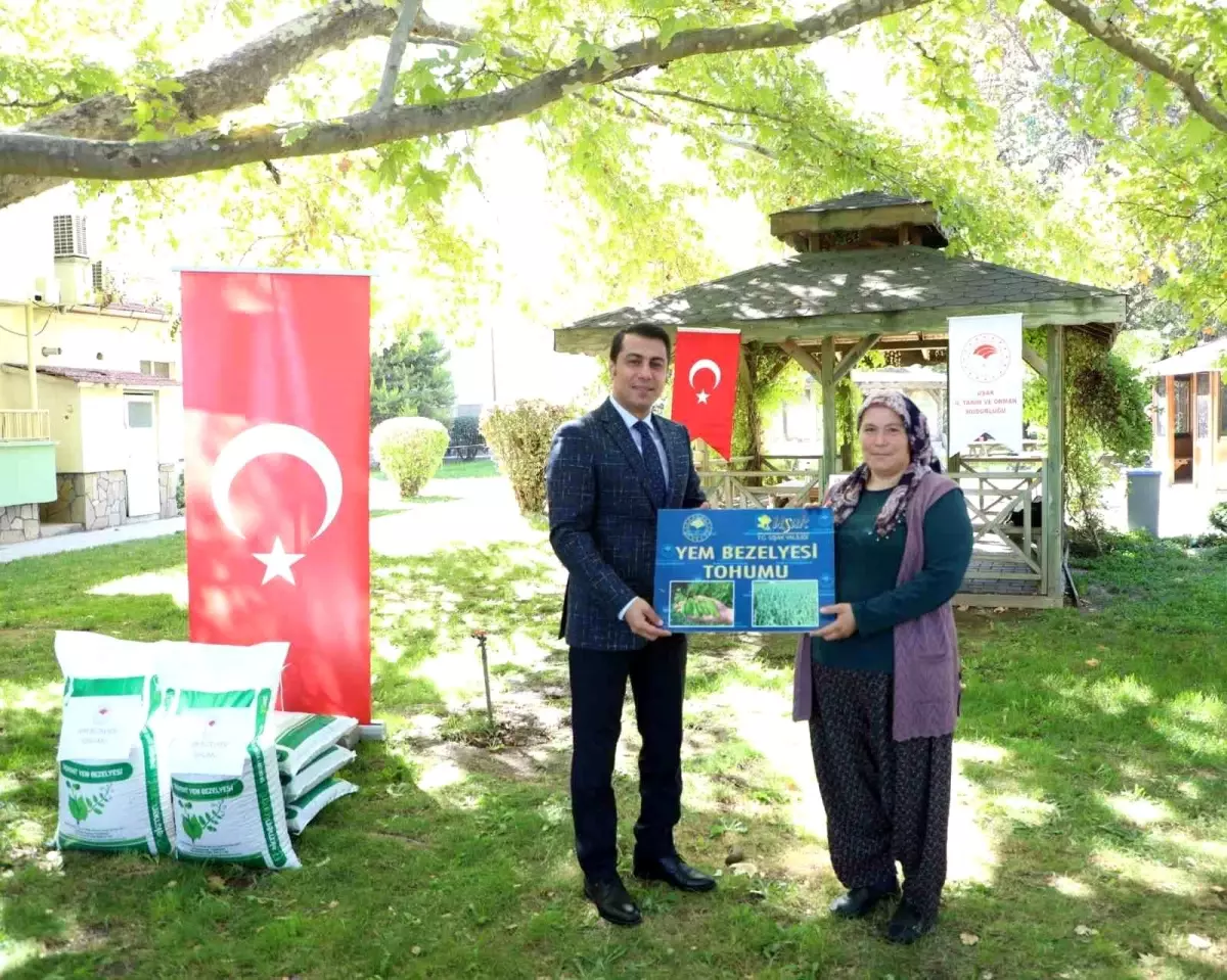 Uşak'ta Üreticilere 24,2 Ton Yem Bezelyesi Dağıtıldı