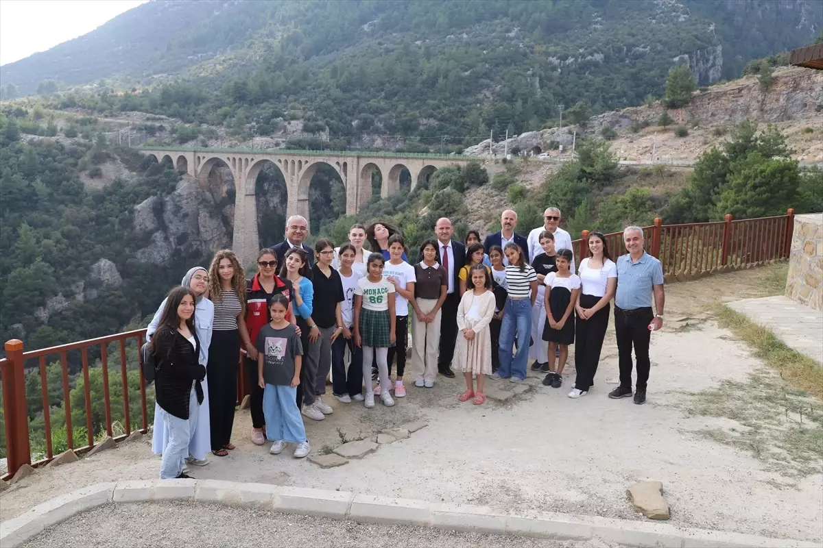 Adana'da Kız Çocukları Günü'nde Gezi Etkinliği Düzenlendi