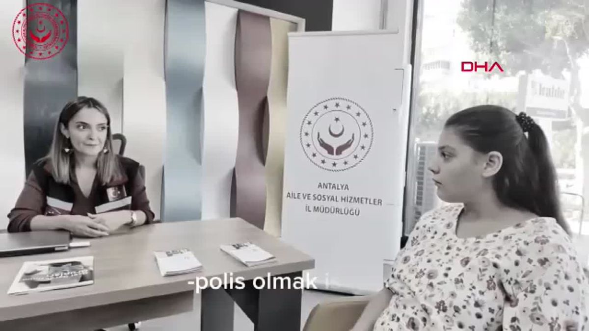 Hiranur, Dünya Kız Çocukları Günü'nde Polis Olma Hayalini Gerçekleştirdi