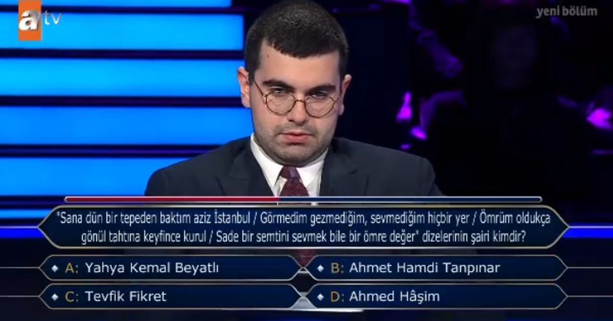 Sana dün bir tepeden baktım aziz İstanbul / Görmedim gezmediğim, sevmediğim hiçbir yer / Ömrüm oldukça gönül tahtina keyfince kurul / Sade bir ...