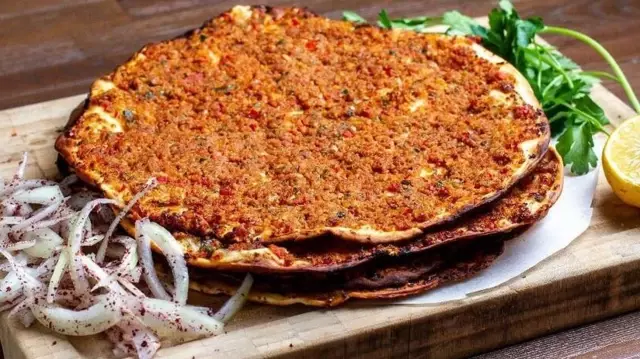 Experts warn about lahmacun: If it's sold for under 100 lira, don't buy it.