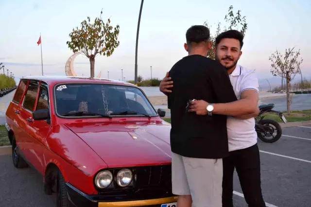 They exchanged a car for a phone