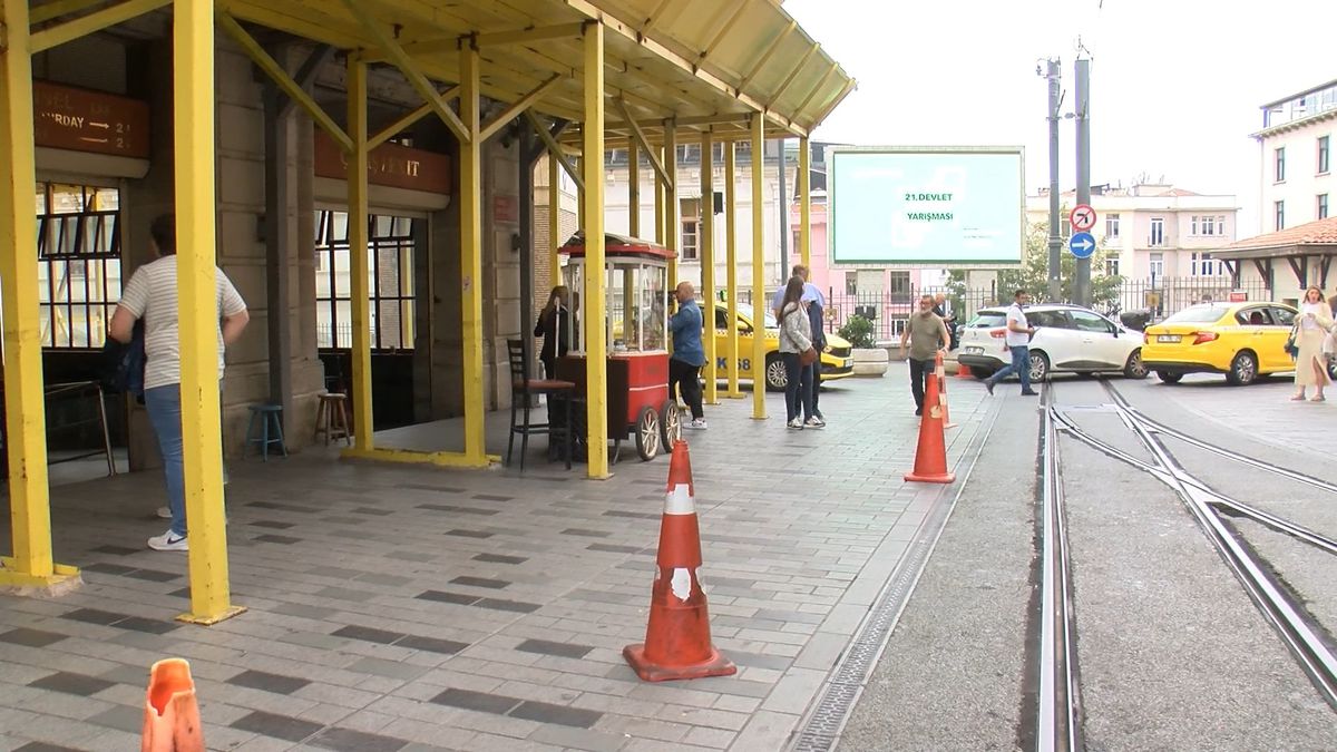 Beyoğlu'nda Polis Bıçaklı Saldırıya Uğradı