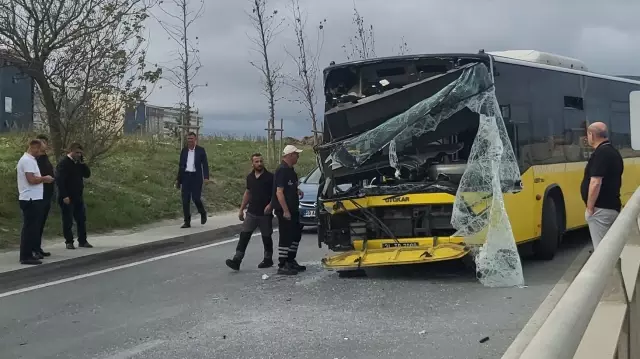 IETT buses collided: 2 injured, including 1 child.