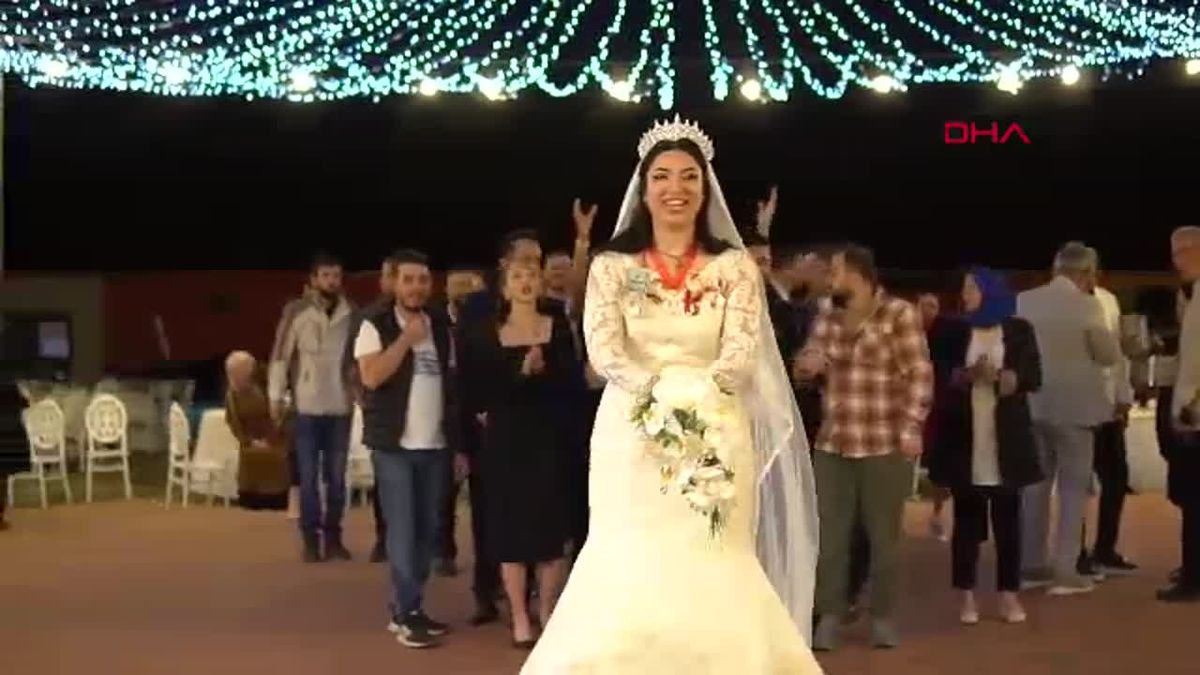 Düğünlerde Çiçek Yerine Tekme: Akademisyenin Evlilik Baskısına Tepkisi