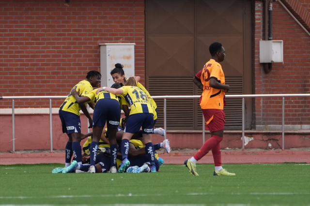 Fenerbahçe defeated Galatasaray 2-0 in the Turkcell Women's Football Super League