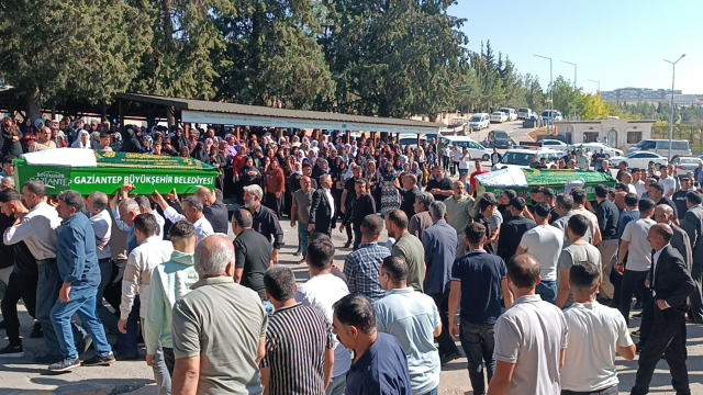 The most painful moment of the day: 6 coffins lined up side by side, tears flowed like a flood