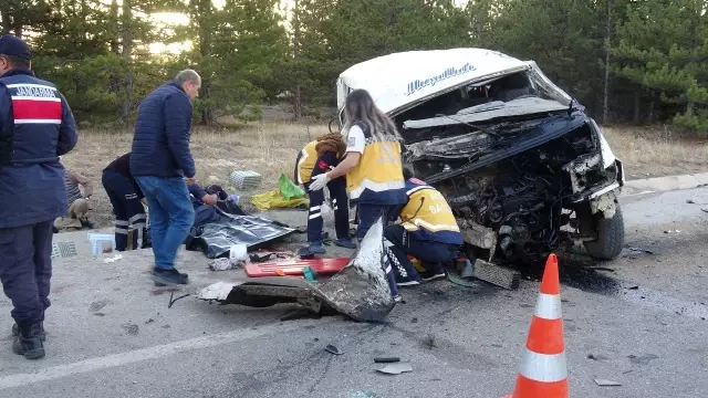 A minibus carrying agricultural workers overturned in Karaman: 2 dead, 13 injured.