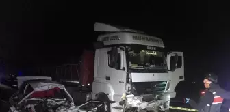 Konya'da TIR ile Çarpışan Otomobilin Sürücüsü Hayatını Kaybetti