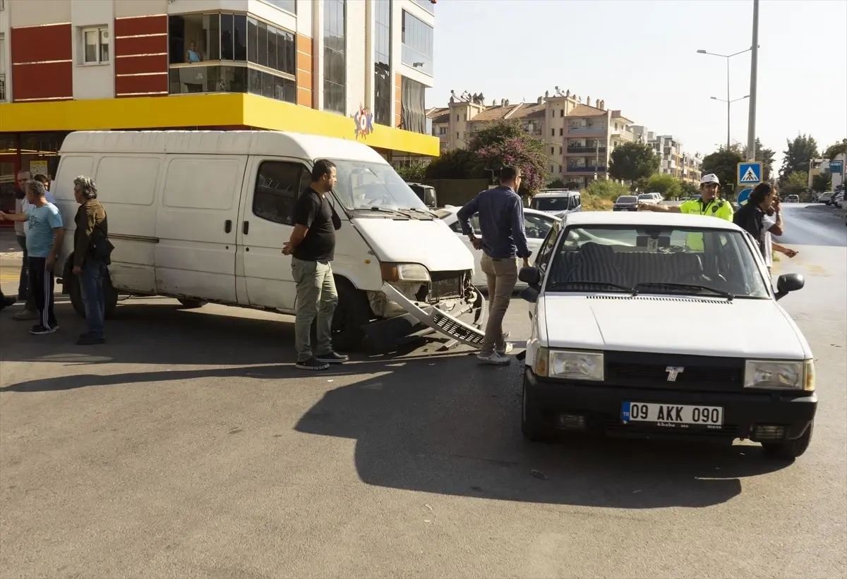 Aydın'da Otomobil ve Panelvan Çarpıştı: 1 Yaralı