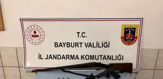 Bayburt'ta Kaçakçılık Operasyonu: 3 Tabanca ve Tüfek Ele Geçirildi